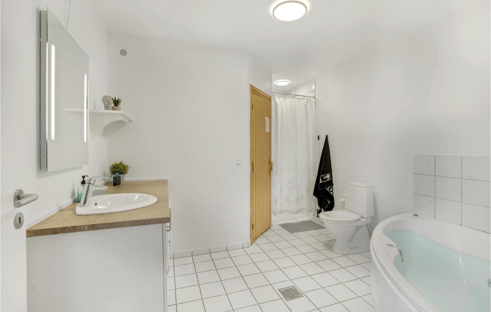 Amazing Home In Hvide Sande With Wifi Bjerregård Exteriér fotografie