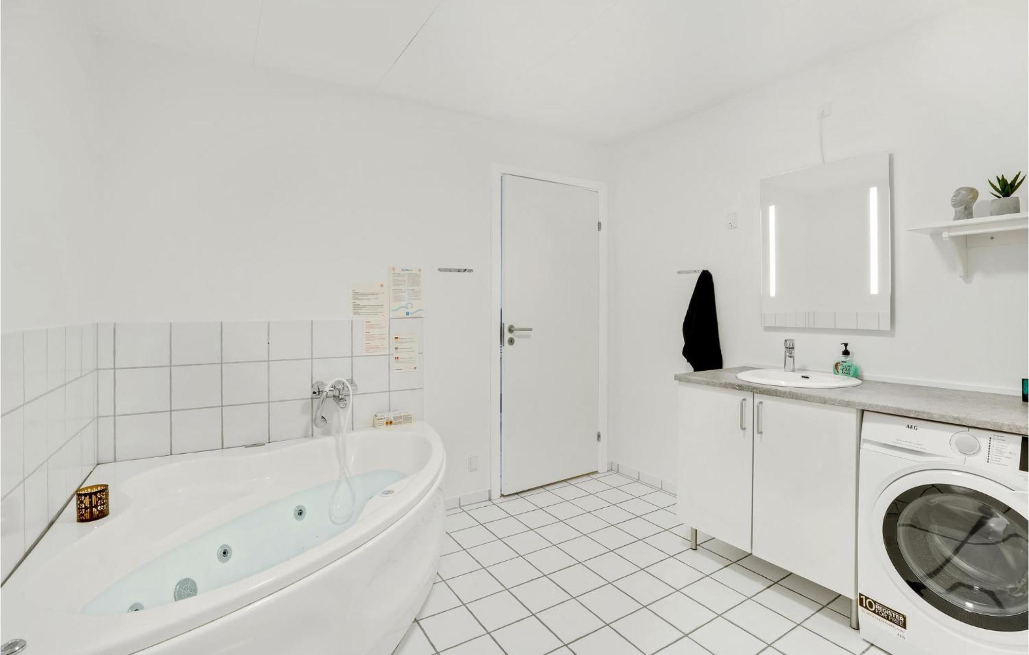 Amazing Home In Hvide Sande With Wifi Bjerregård Exteriér fotografie